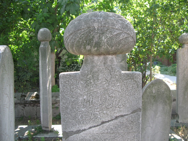 Mehmed Eşref Sabri Hazretleri’nin mezar taşı